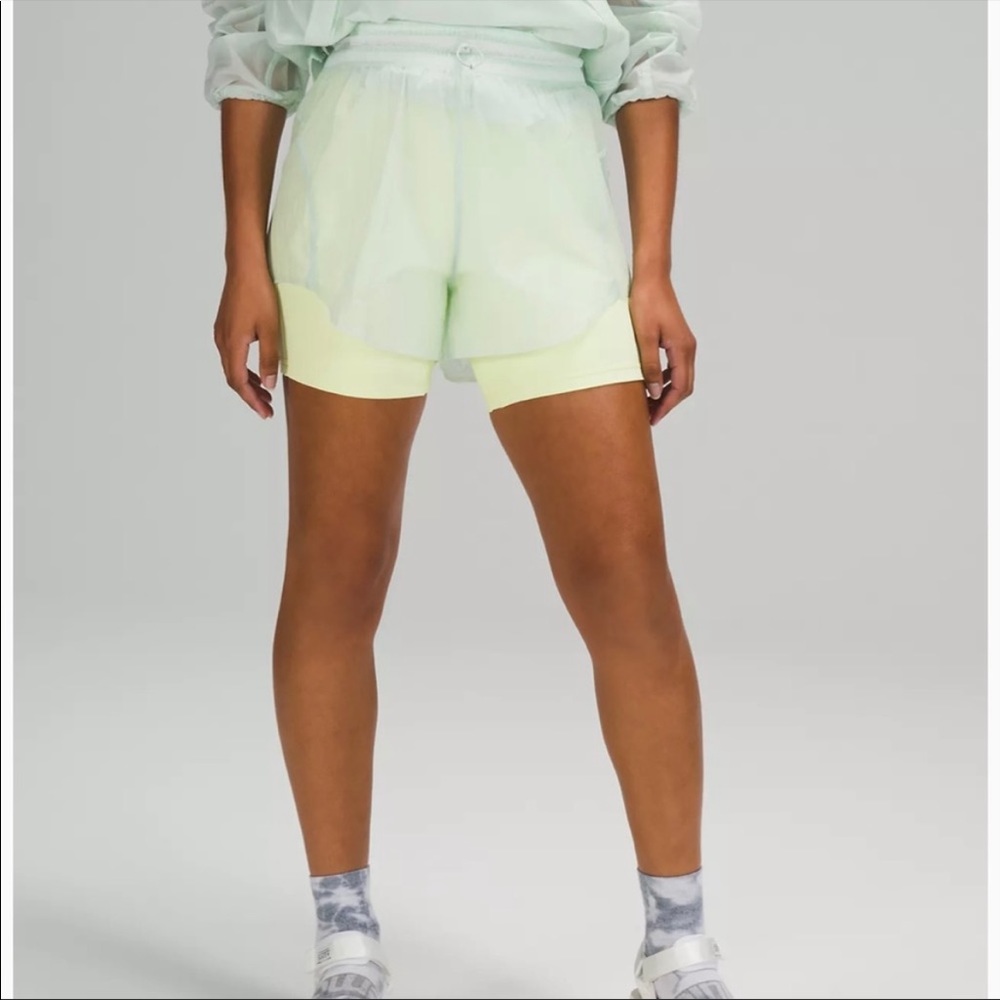 Lululemon Step Out High Rise short in ocean air mint